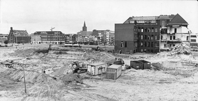 503009 Gezicht op het terrein van de gesloopte Stationswijk te Utrecht, vanaf het Stationsplateau. Rechts het ...